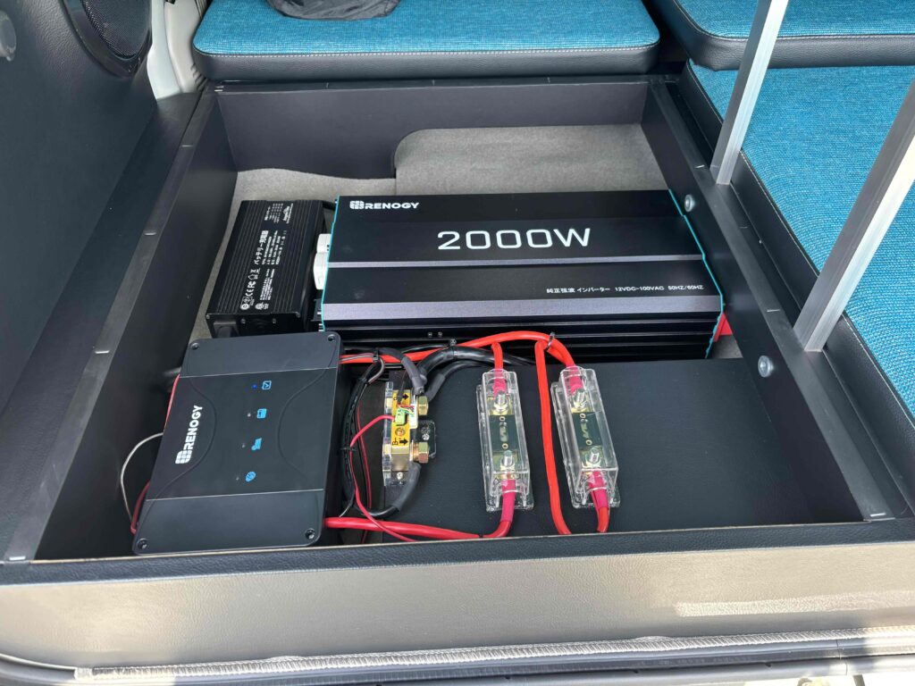 インバーター2000W搭載の軽キャンピングカー電装
