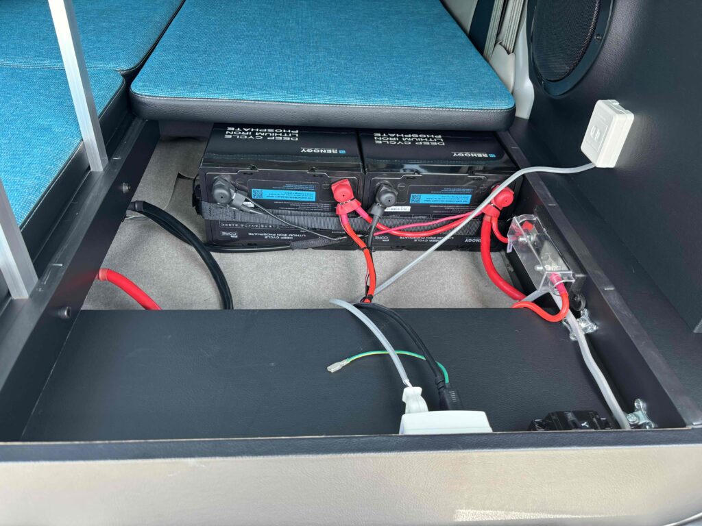 200Ahリチウムサブバッテリー搭載の電源システム