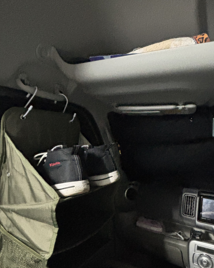 軽キャン車内の靴収納