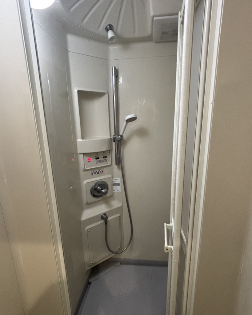鈴鹿PA内のシャワー室
